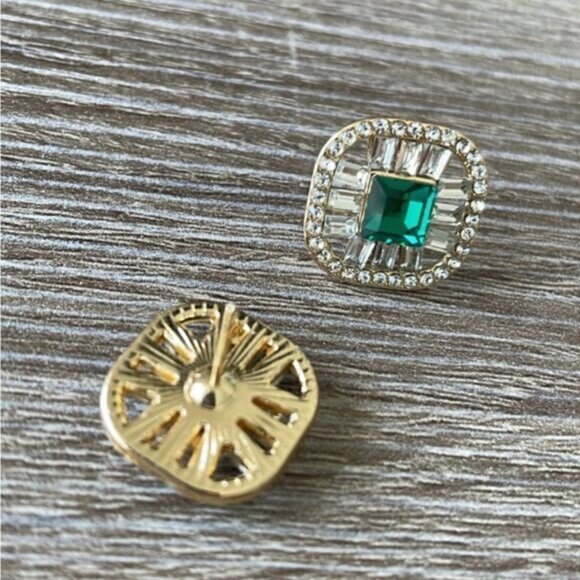 Green crystal stud earrings A199 - Picture 5 of 5
